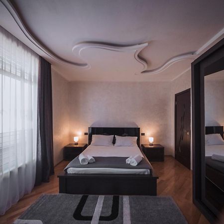 Makos Guest House Kutaisi Bagian luar foto