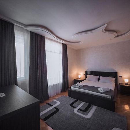 Makos Guest House Kutaisi Bagian luar foto