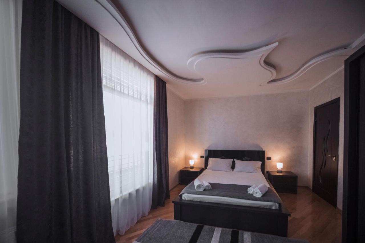 Makos Guest House Kutaisi Bagian luar foto