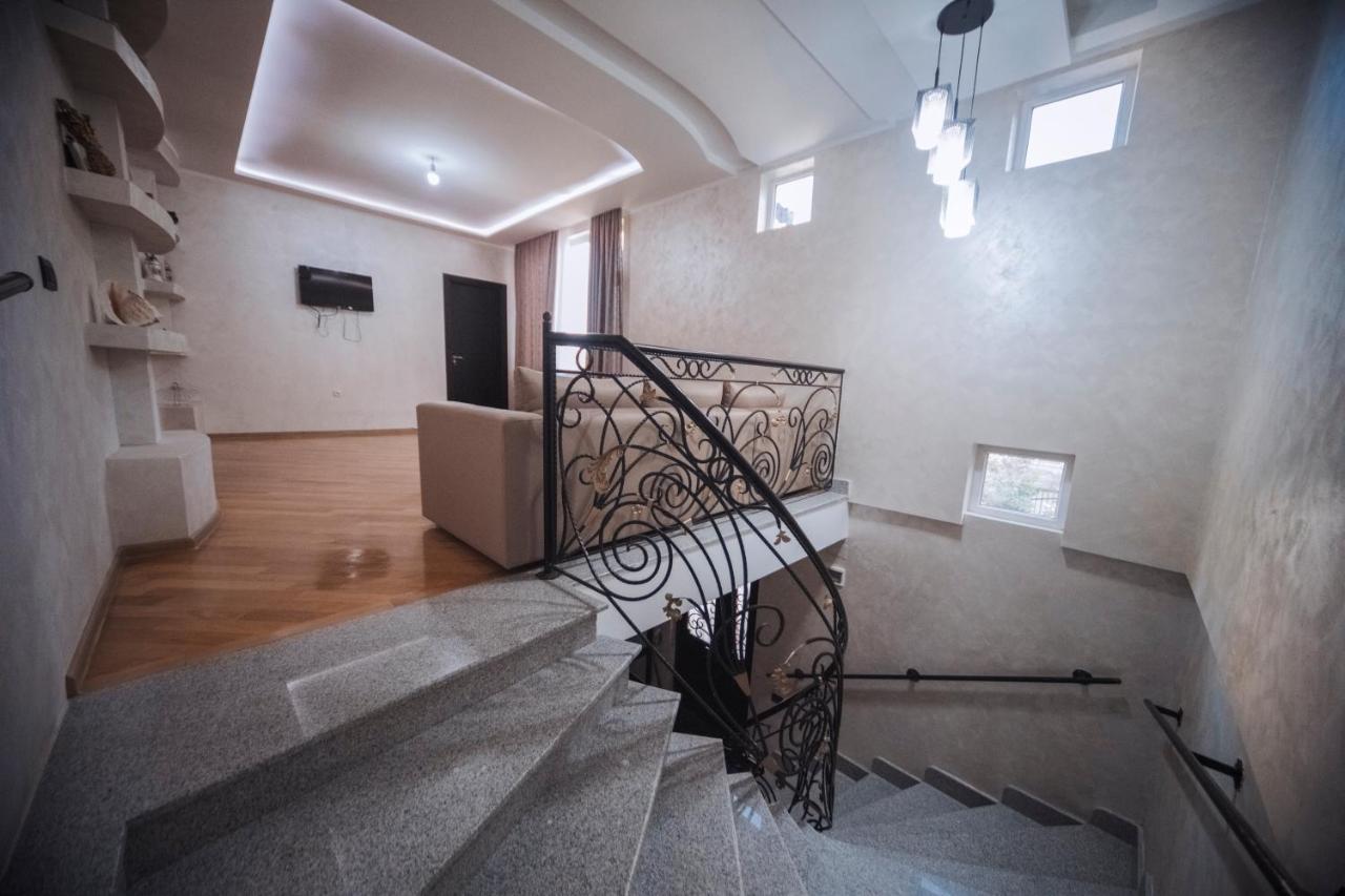 Makos Guest House Kutaisi Bagian luar foto