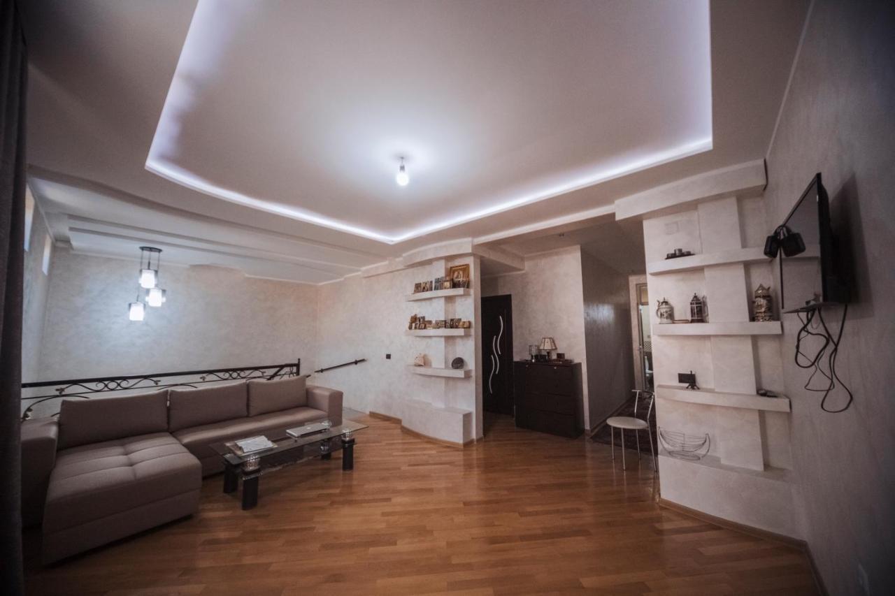 Makos Guest House Kutaisi Bagian luar foto