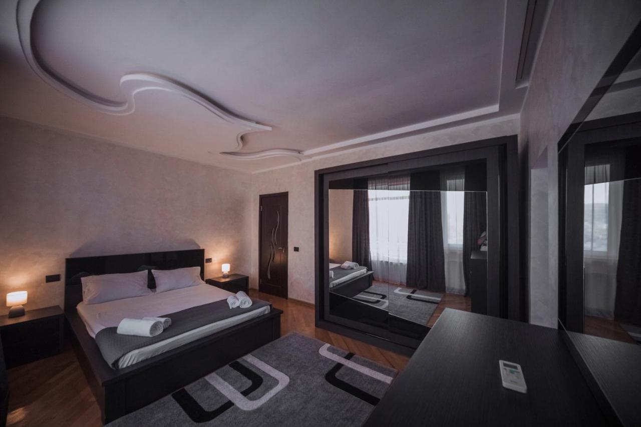 Makos Guest House Kutaisi Bagian luar foto