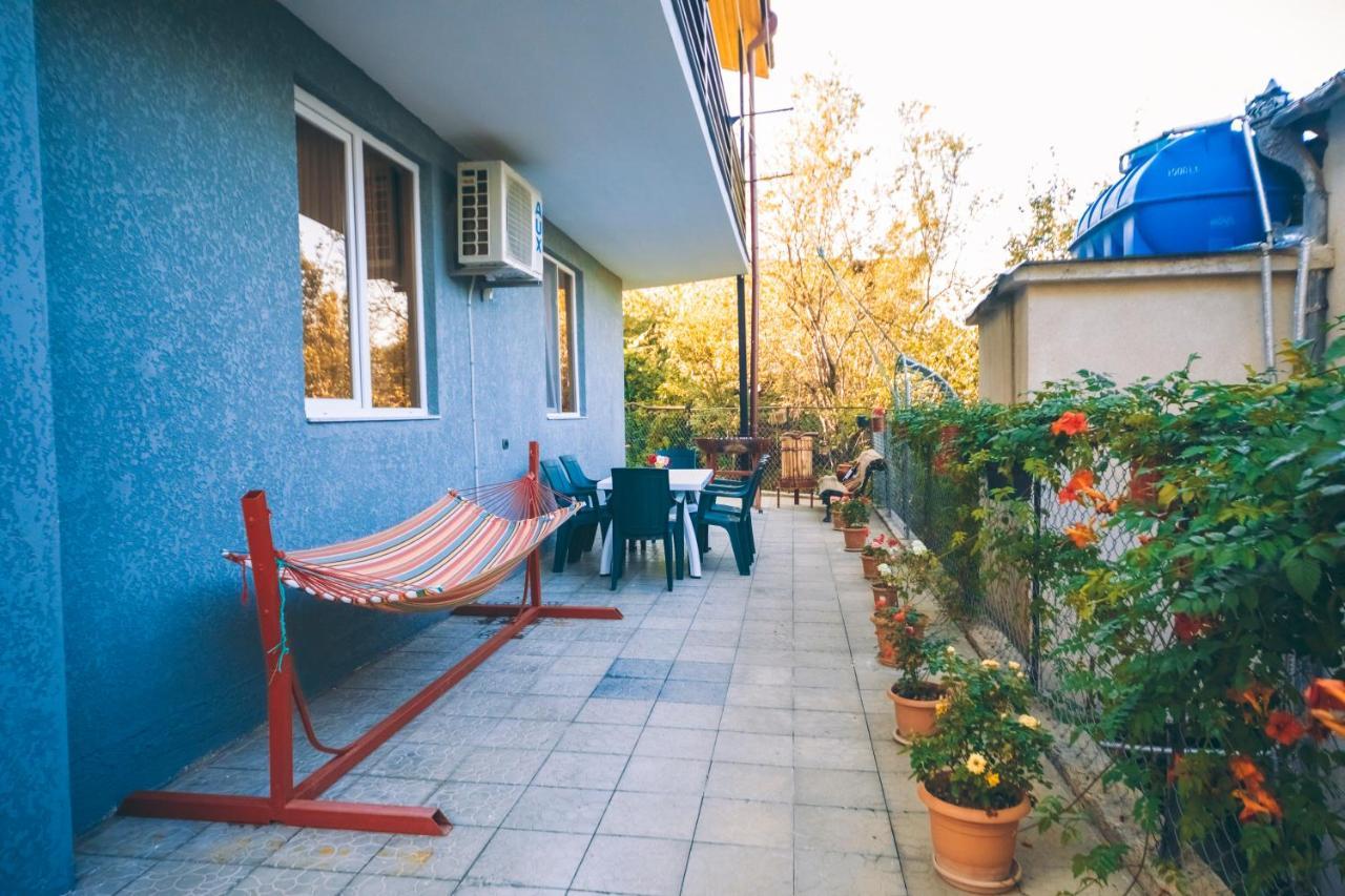 Makos Guest House Kutaisi Bagian luar foto