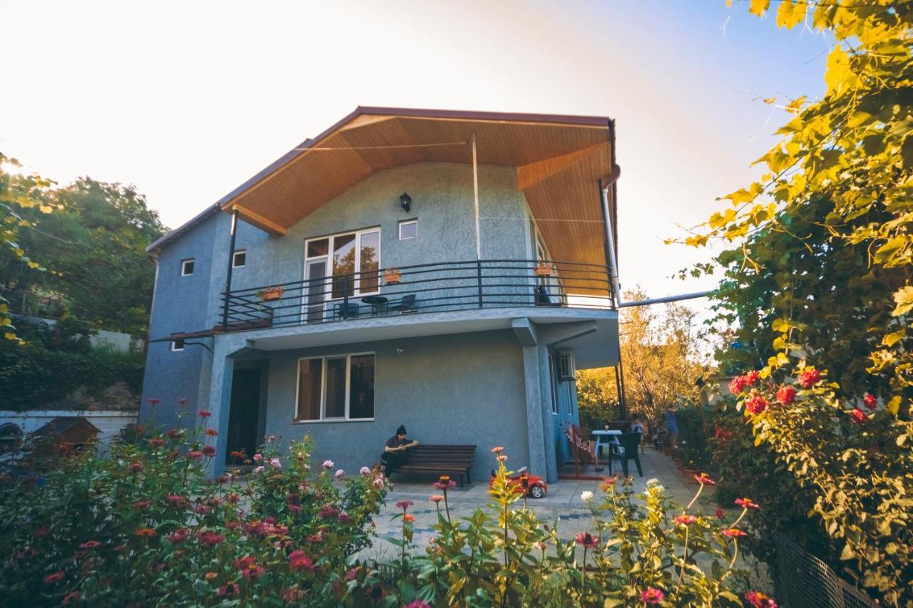 Makos Guest House Kutaisi Bagian luar foto