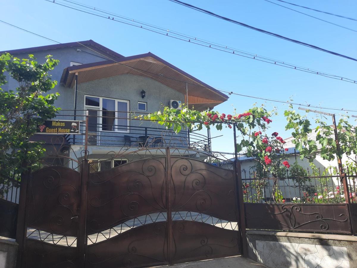 Makos Guest House Kutaisi Bagian luar foto