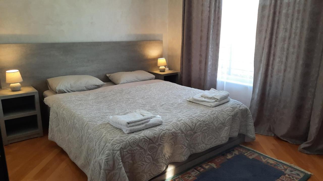 Makos Guest House Kutaisi Bagian luar foto