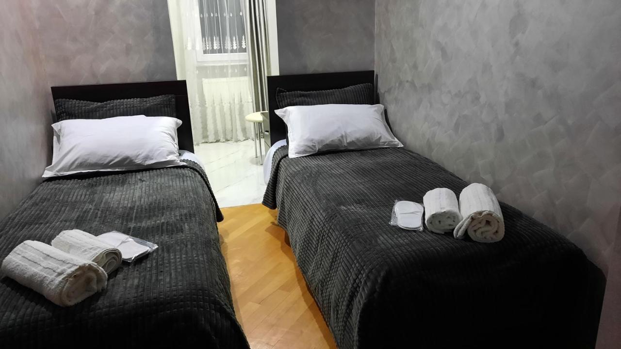 Makos Guest House Kutaisi Bagian luar foto
