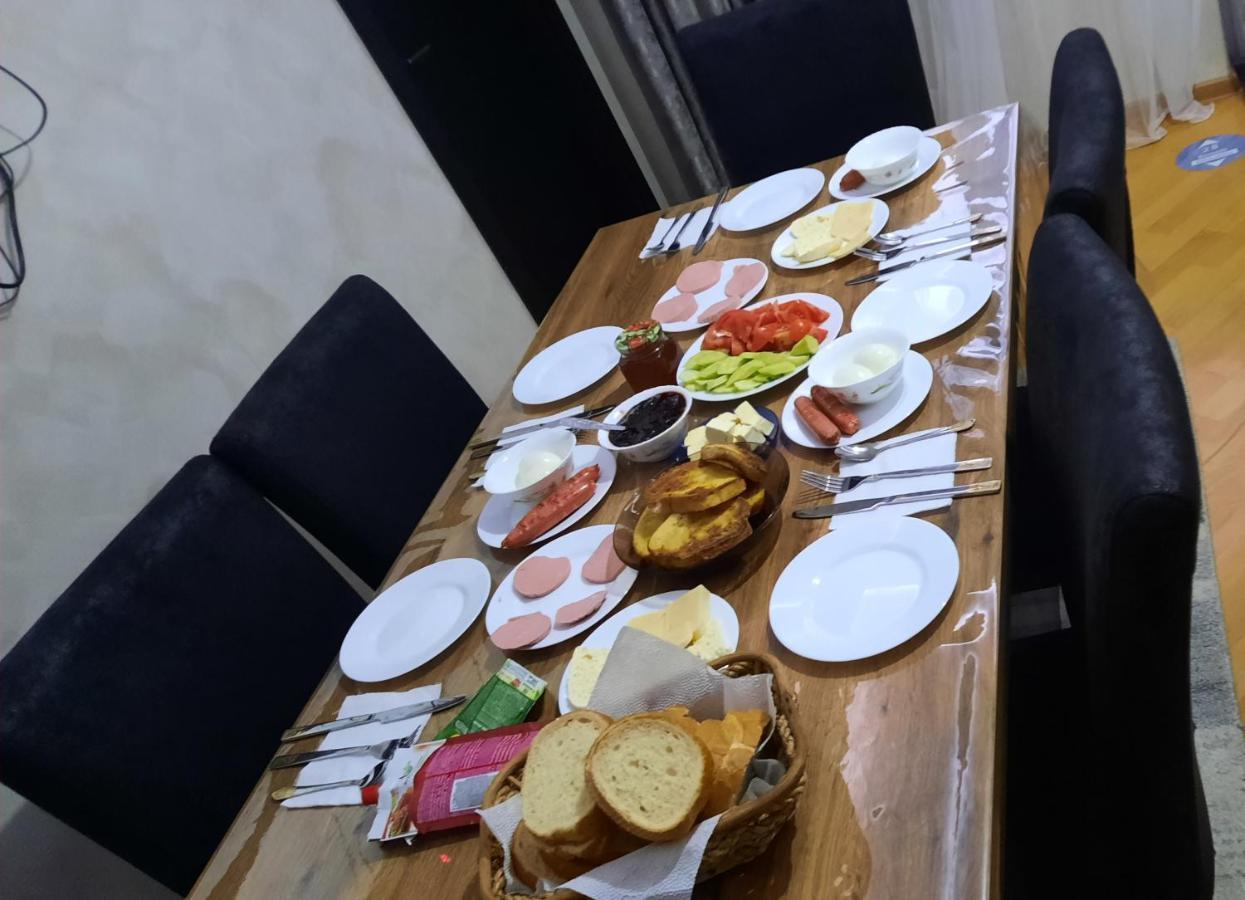 Makos Guest House Kutaisi Bagian luar foto