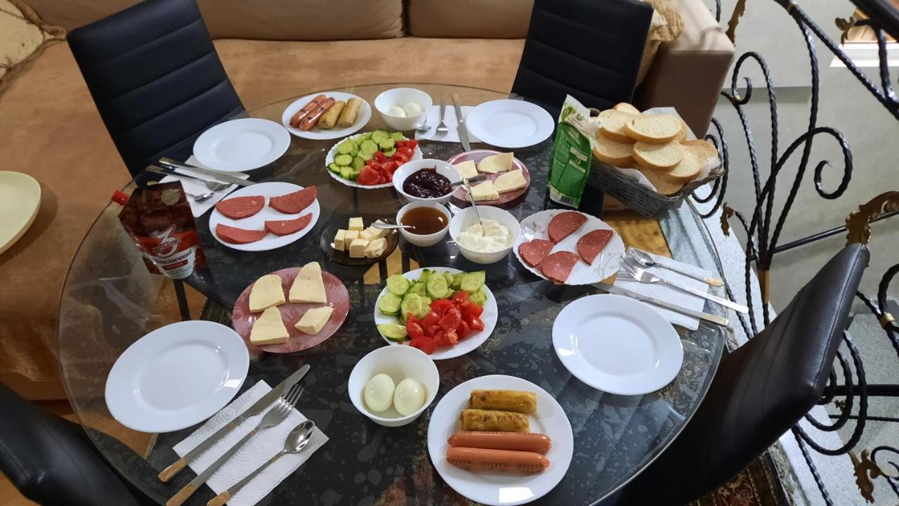 Makos Guest House Kutaisi Bagian luar foto
