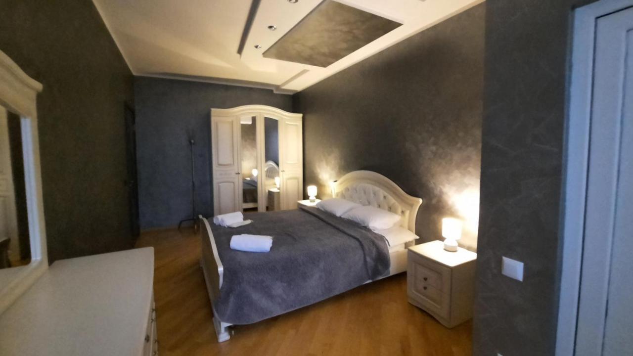 Makos Guest House Kutaisi Bagian luar foto