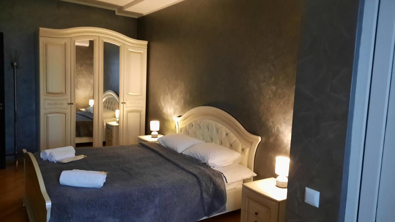 Makos Guest House Kutaisi Bagian luar foto