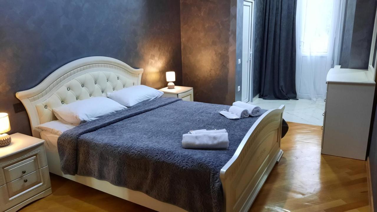 Makos Guest House Kutaisi Bagian luar foto