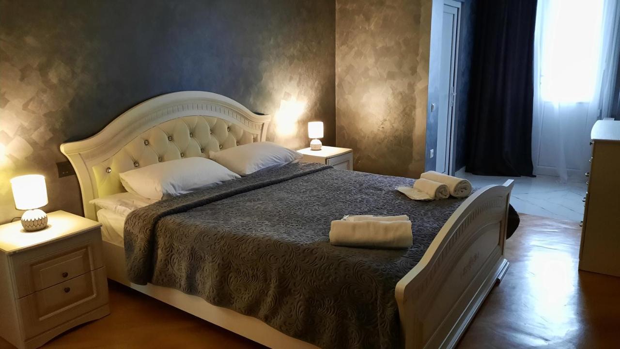 Makos Guest House Kutaisi Bagian luar foto
