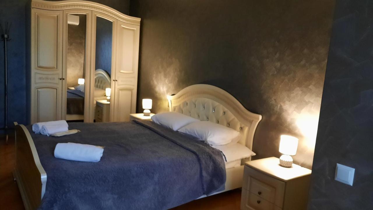 Makos Guest House Kutaisi Bagian luar foto