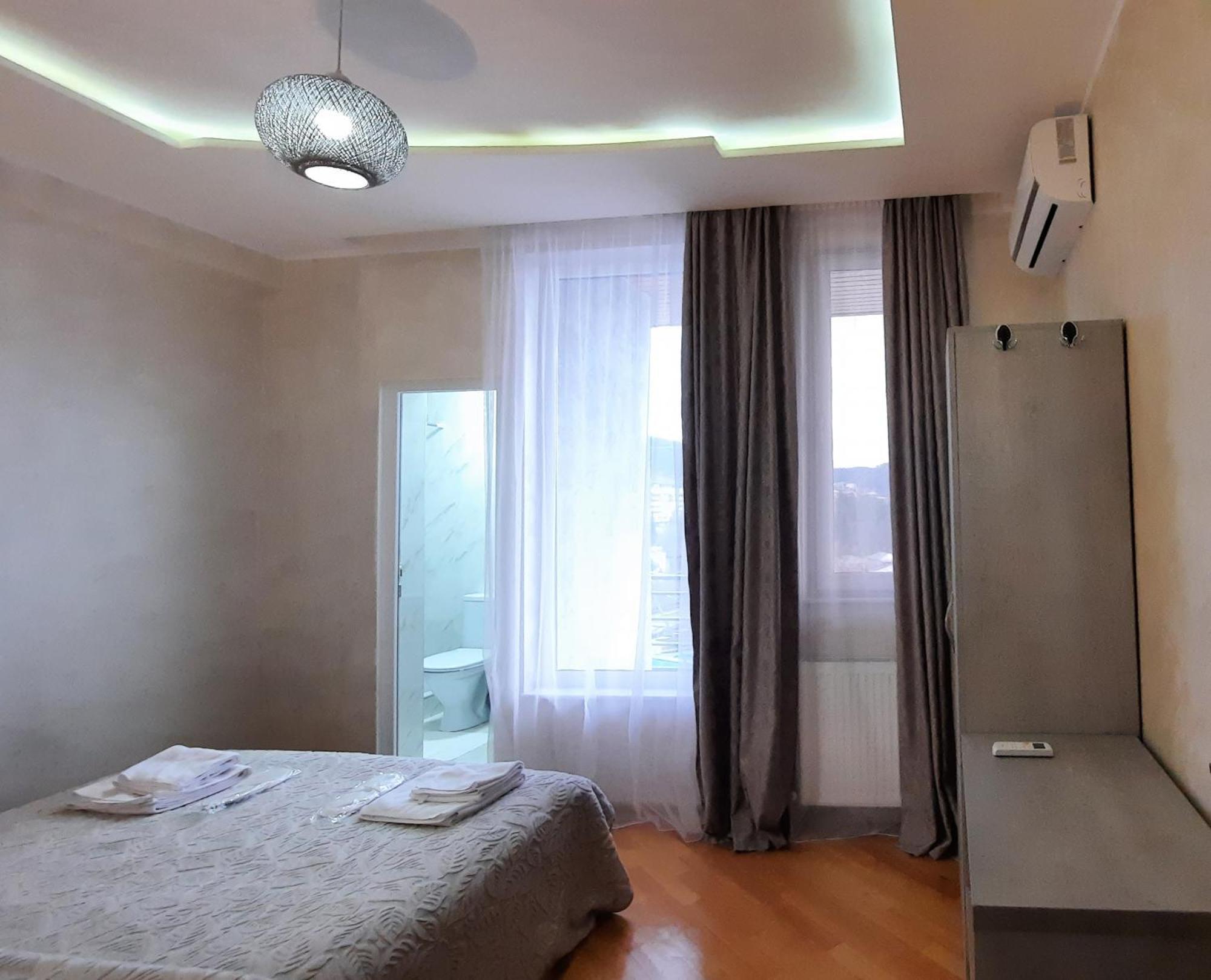 Makos Guest House Kutaisi Bagian luar foto