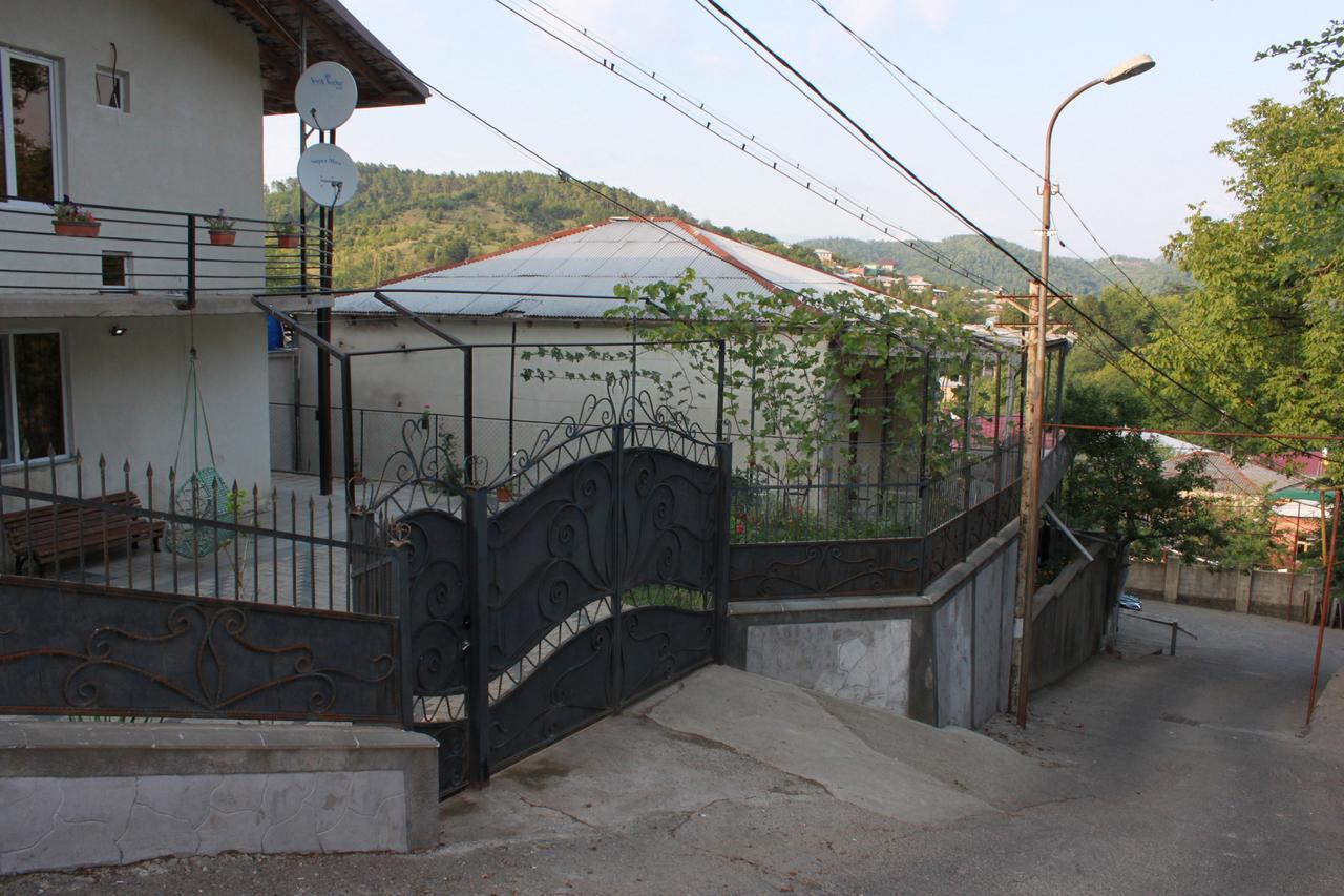 Makos Guest House Kutaisi Bagian luar foto