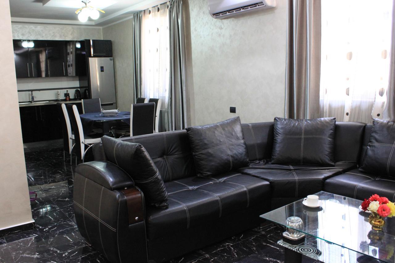 Makos Guest House Kutaisi Bagian luar foto