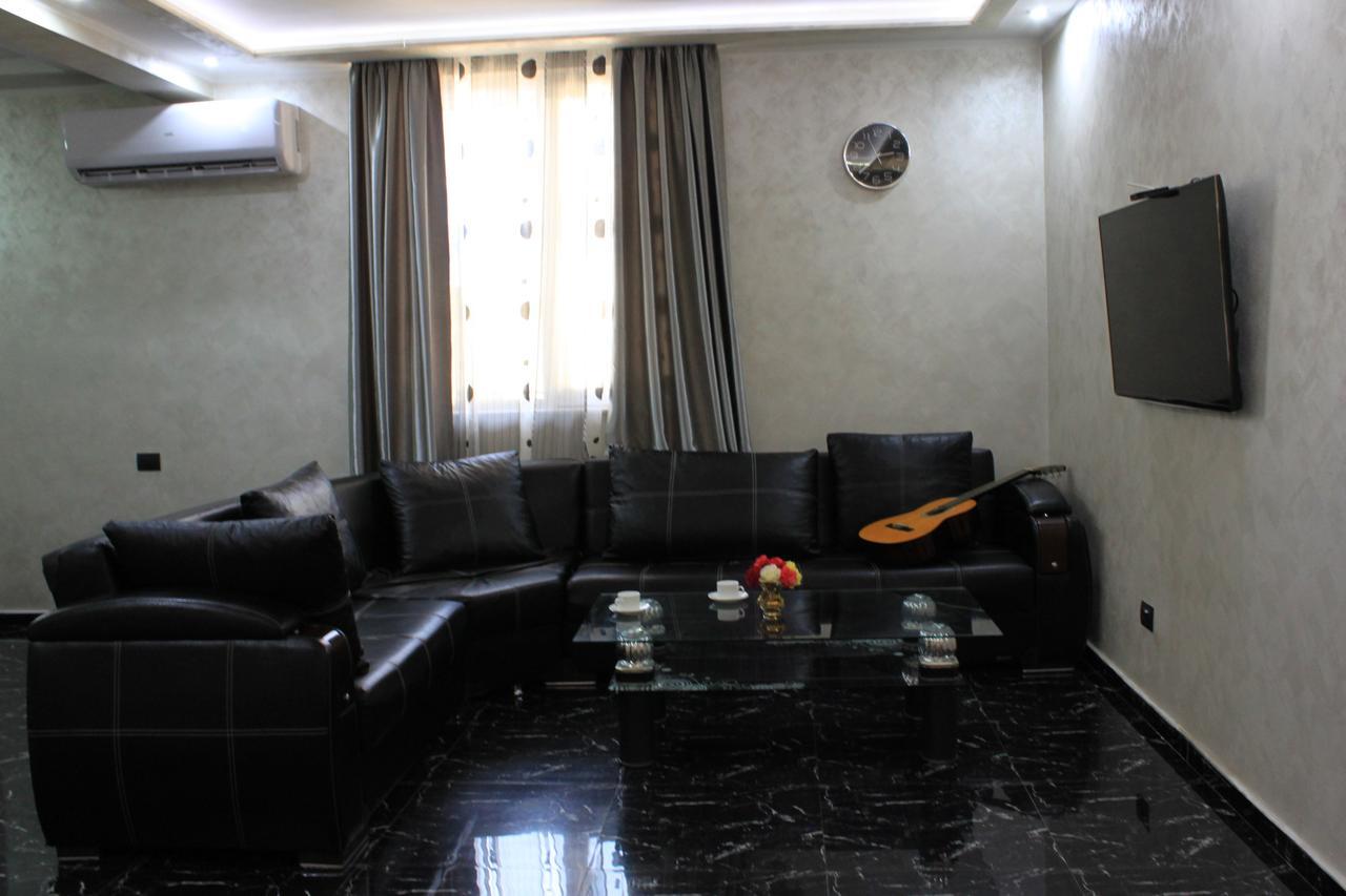Makos Guest House Kutaisi Bagian luar foto