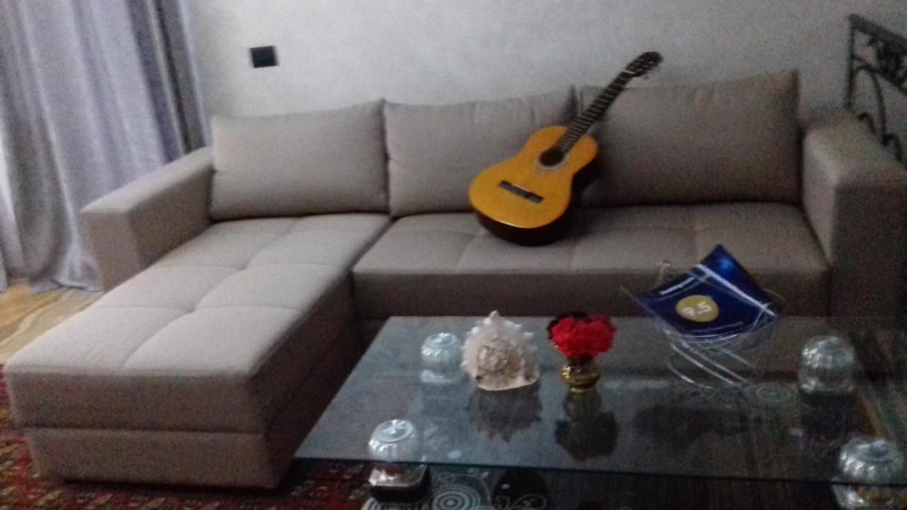 Makos Guest House Kutaisi Bagian luar foto