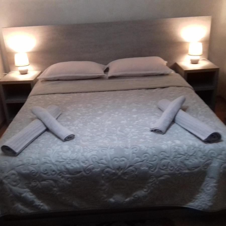 Makos Guest House Kutaisi Bagian luar foto